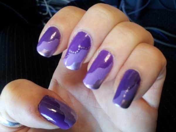 Nails purple waves