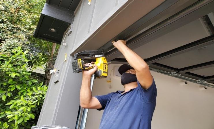 Reparatur und Installation von Garagentoren in Los Angeles