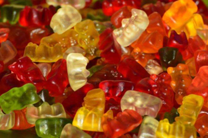 https___pixabay.com_photos_gummybears-candies-sweets-bears-1618073_