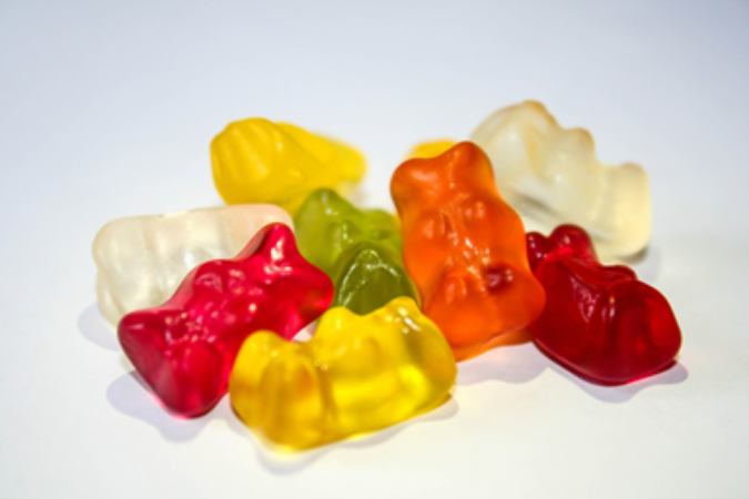 https___pixabay.com_photos_gummy-bear-to-dye-sweets-nibble-442543_