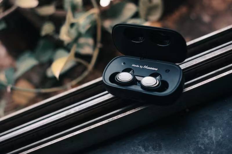 What are gaming earbuds_